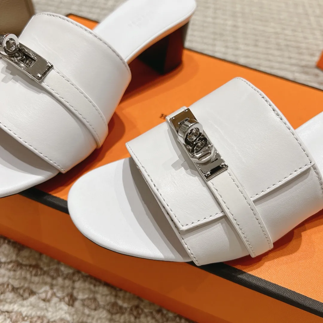👟👟Ex-factory price 540👟👟 High version of the 2024 spring and summer new HERMES Hermès counter new style. The wedge-heeled Erjiu sandals and slippers, which have been extremely popular recently, are paired with various colorful socks. They are very trendy. Upper: cowhide. Outsole: technological imitation wood sole. Heel height: about 7cm. Size: Female 35-41 (40/41 non-refundable and non-exchangeable)